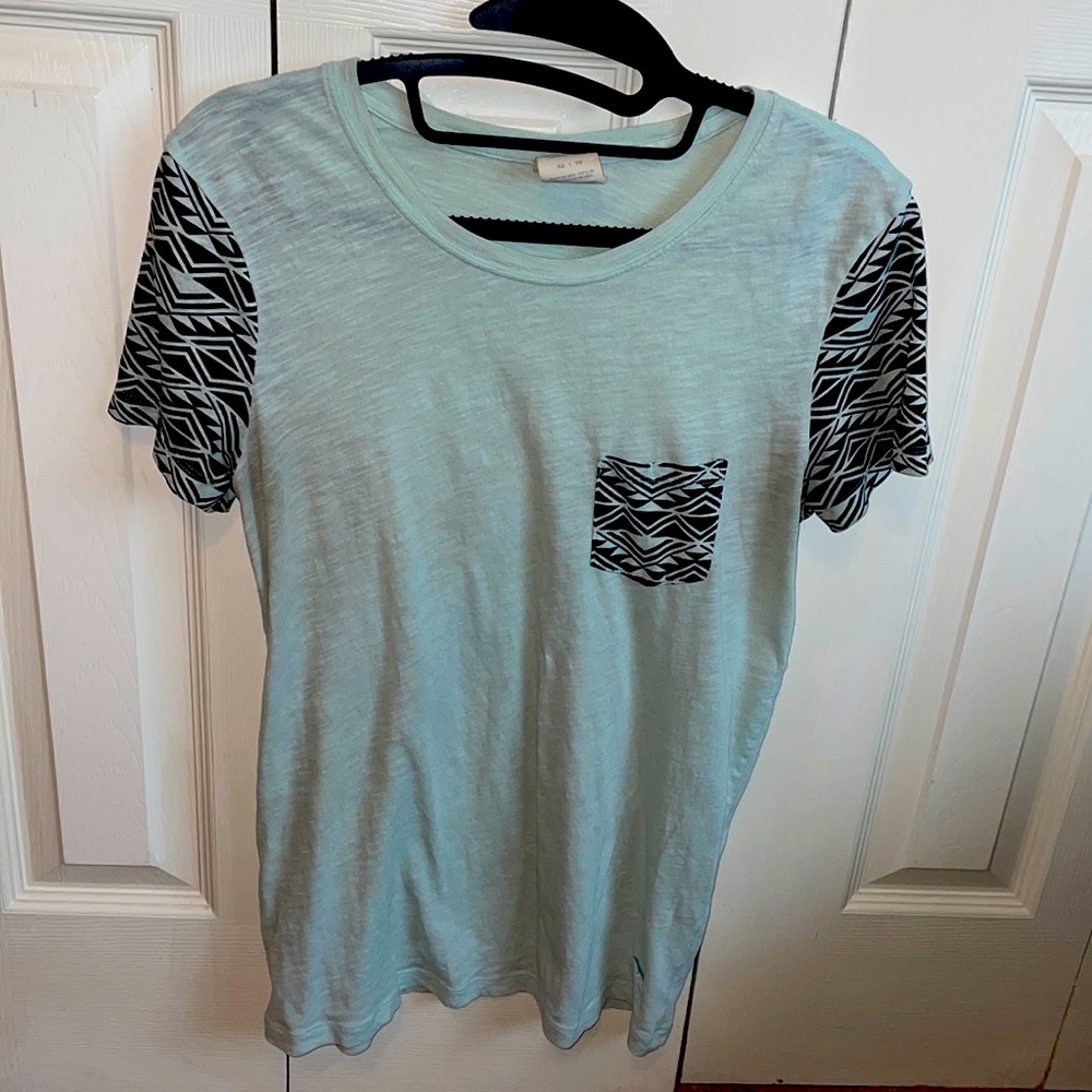 👚 Womens PINK by Victoria’s Secret XS Tribal Print T-Shirt